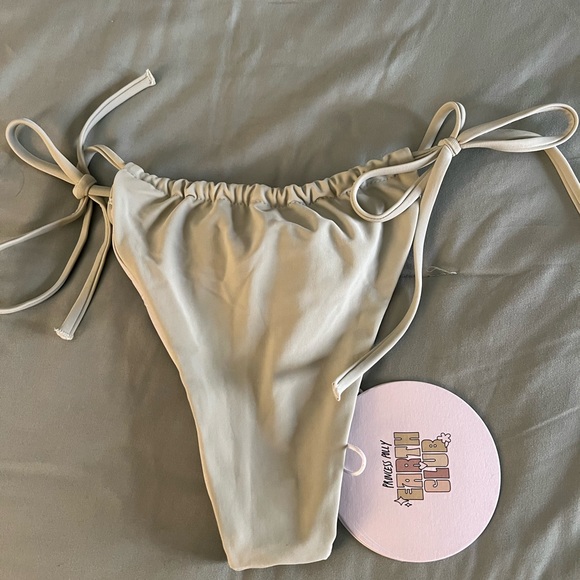 Princess Polly Bikini Bottoms - Picture 1 of 6